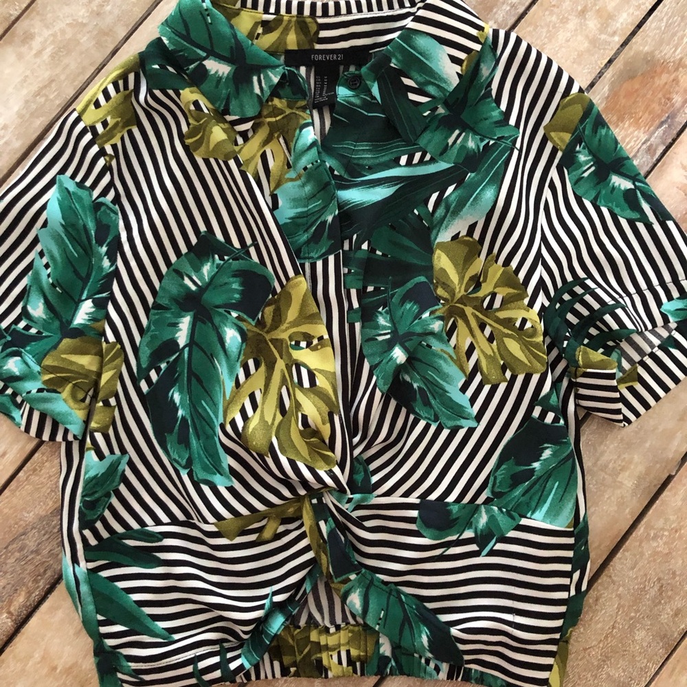 This is a really cute but fun blouse